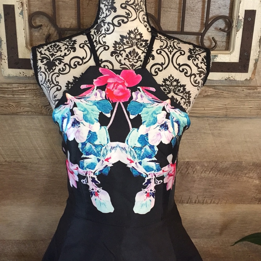 Flared Out Floral Skater Dress - Picture 2 of 4
